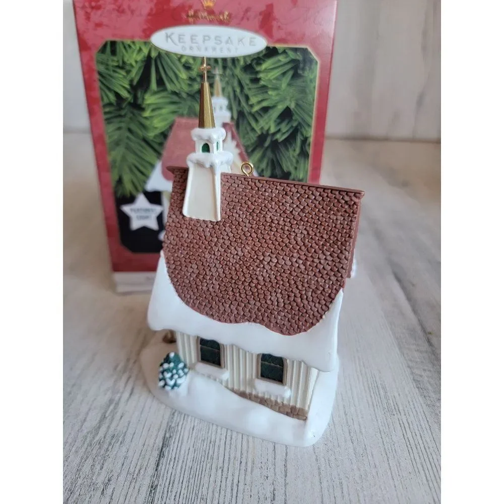 Hallmark 1999‎ Colonial Church candlelight services ornament Xmas
